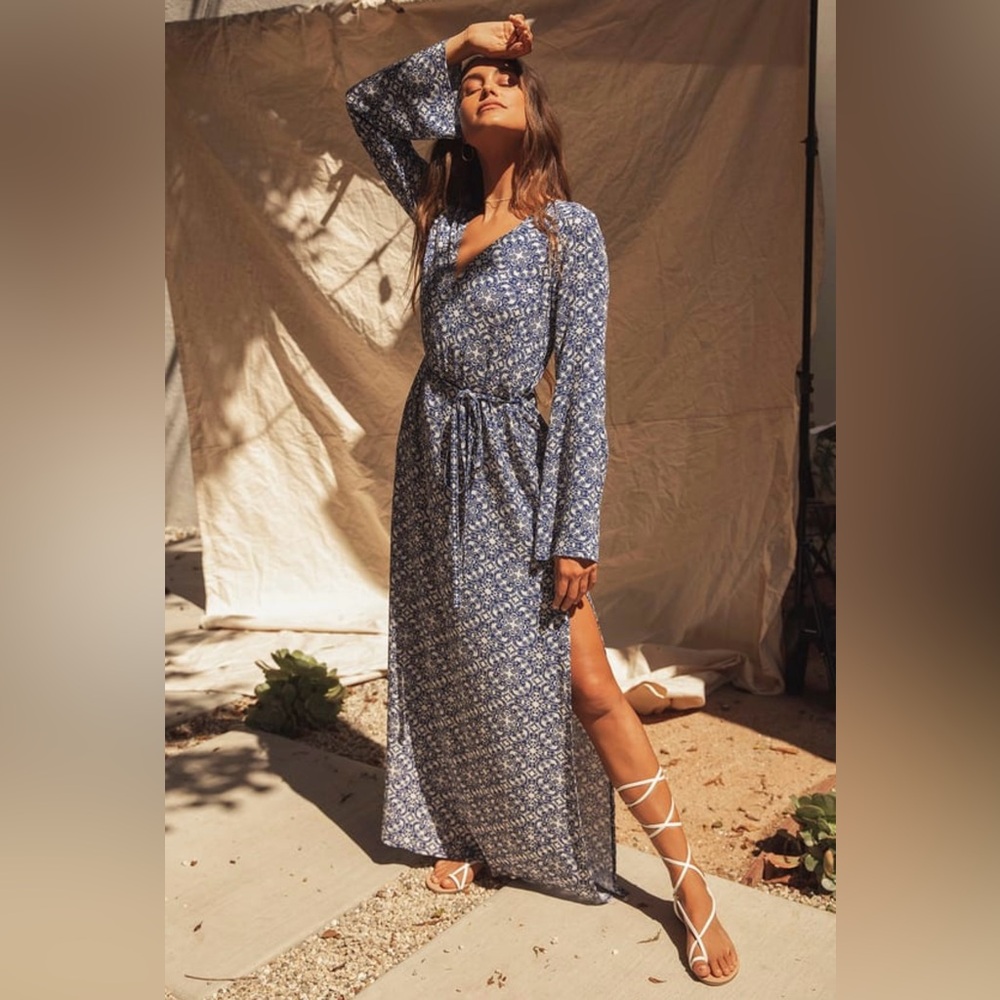 Lulus Mandala Daydream Blue Print V-Neck Long Sleeve Flowy Maxi Dress Size Small